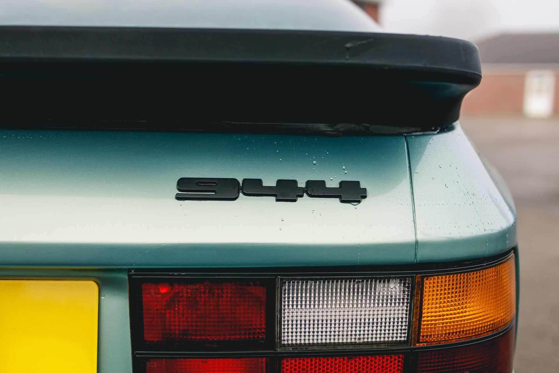 porsche 944 badge