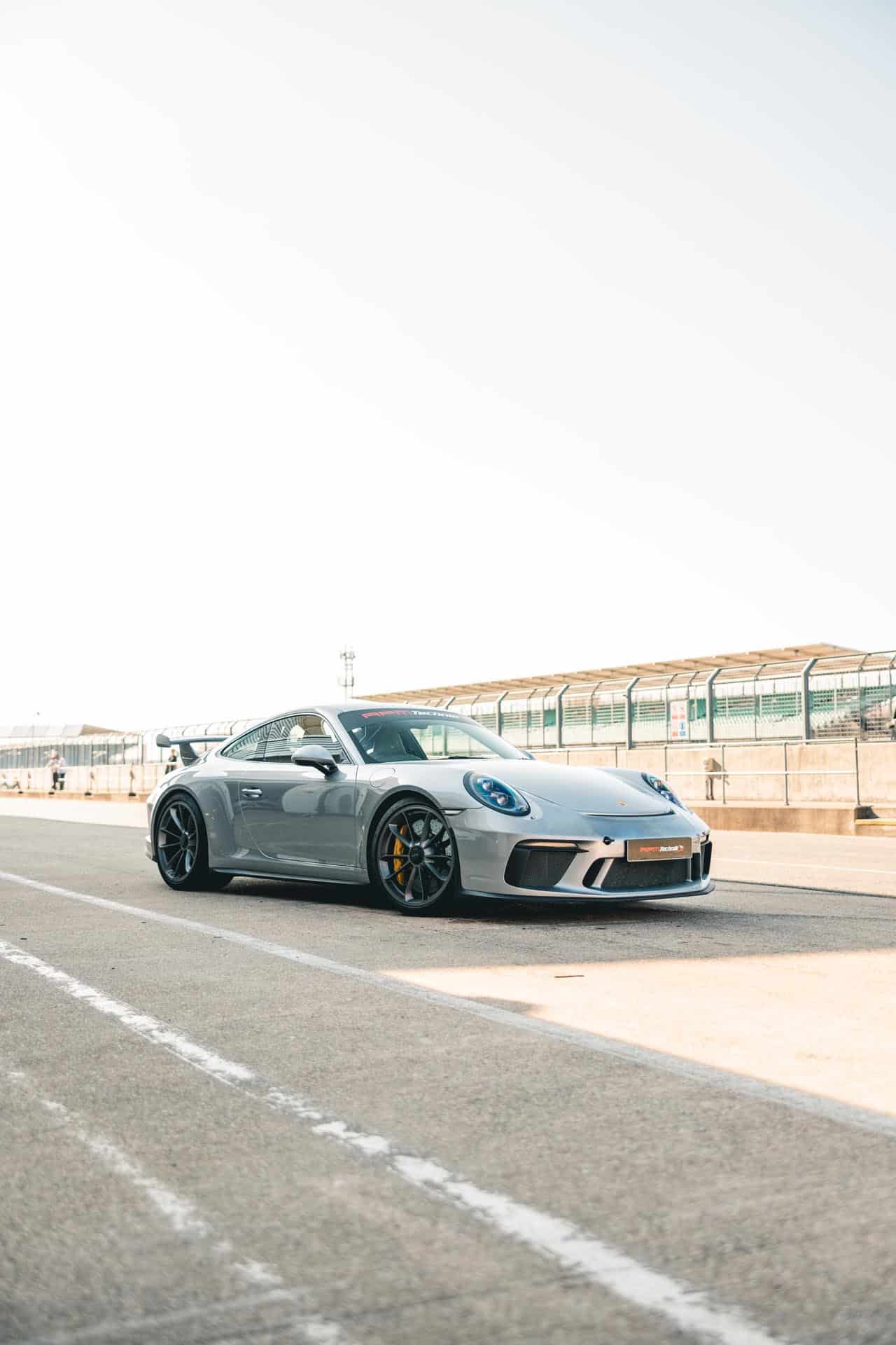 991.2 gt3 silverstone pit lane
