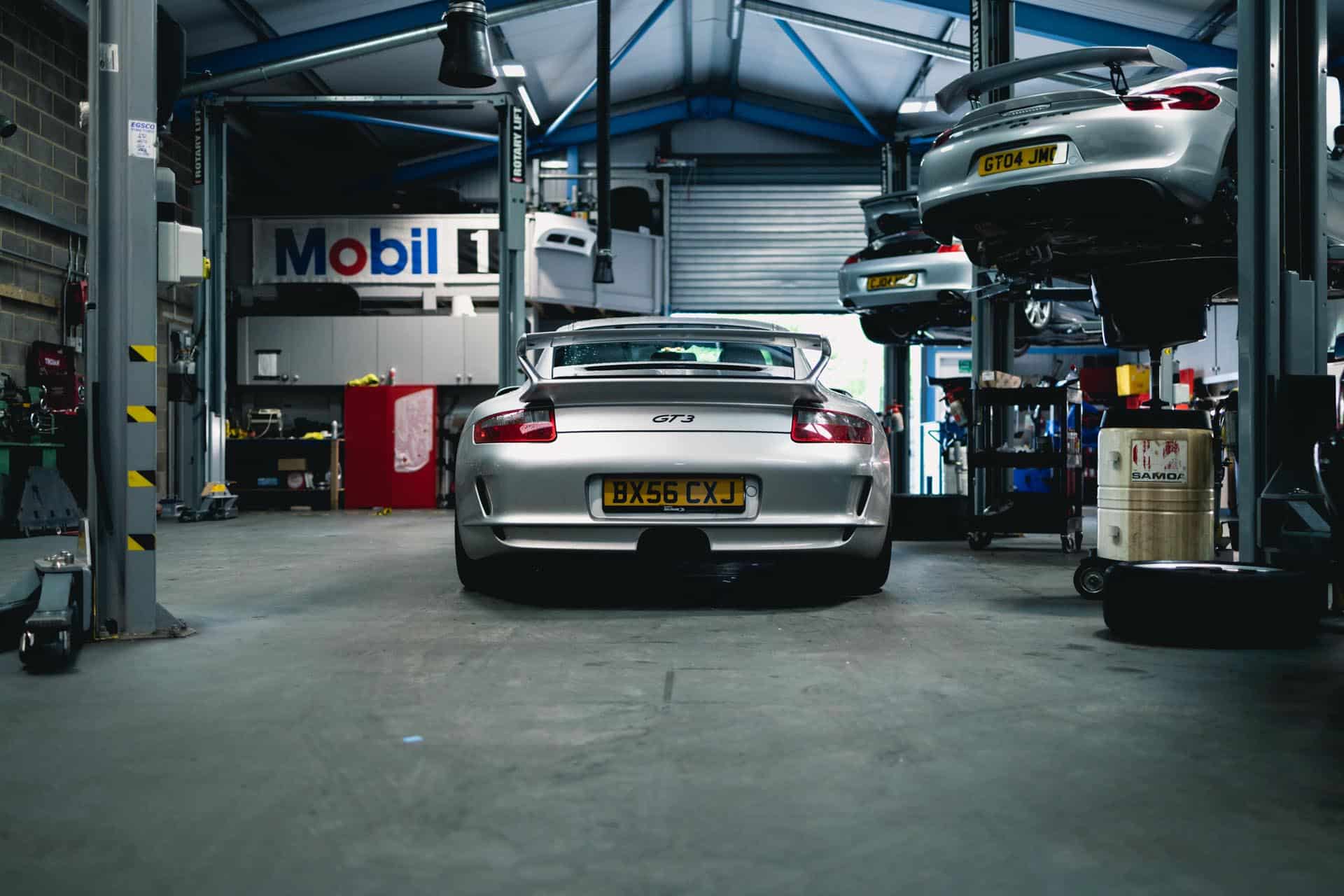 997-1-gt3-in-rpm-workshop