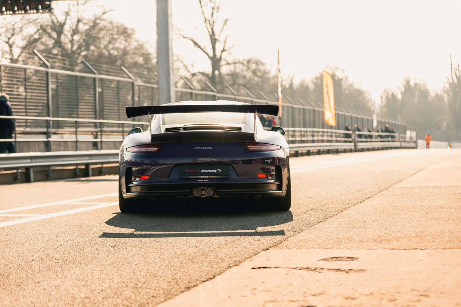 gt3rs in pit lane