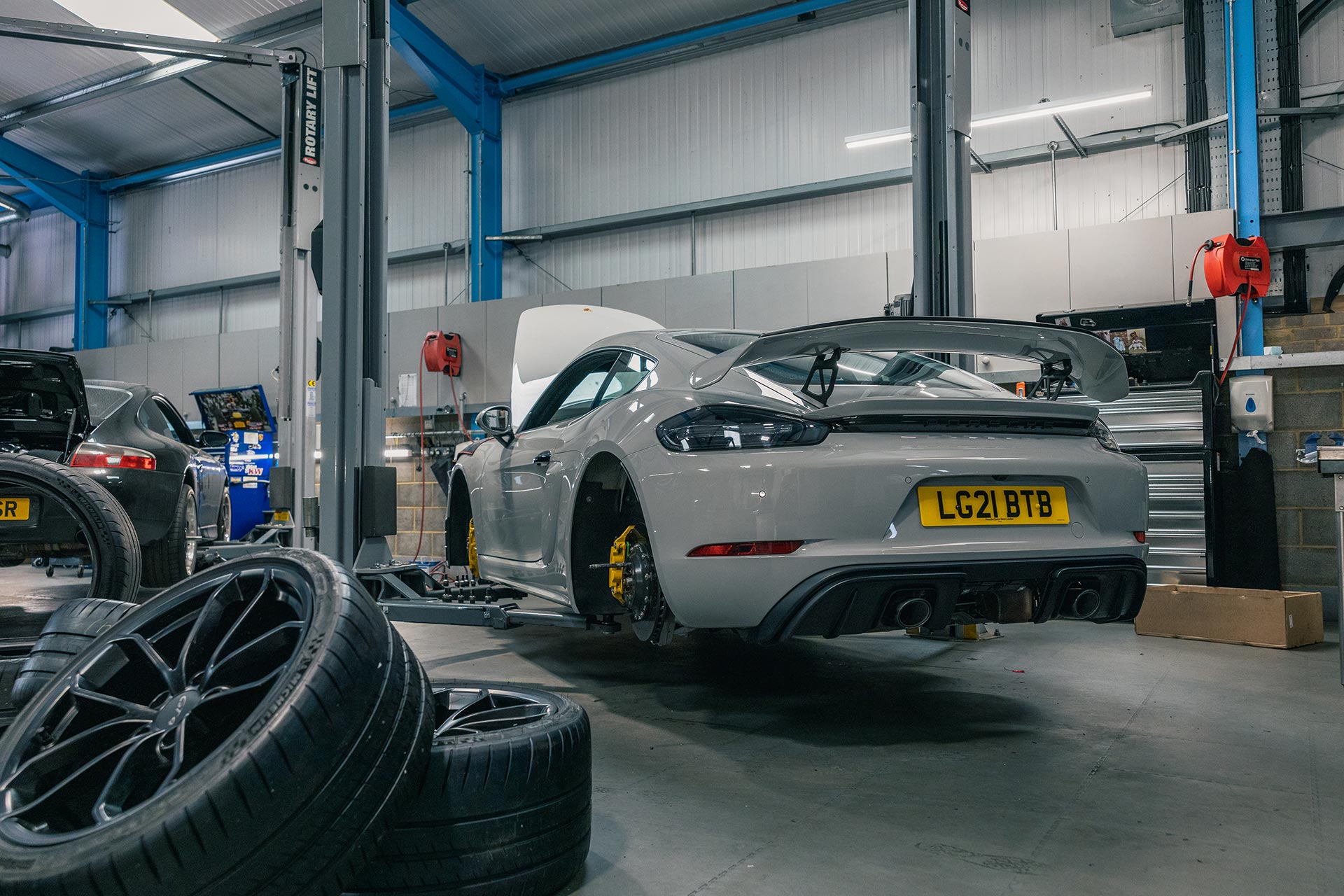 718-gt4-mr-conversion