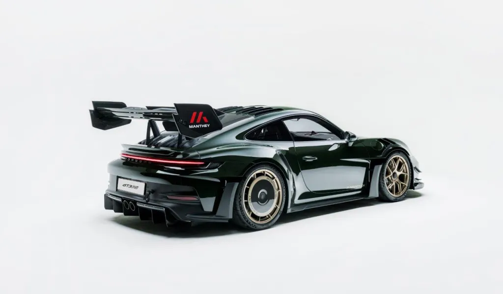 Manthey Porsche 992 GT3 RS MR