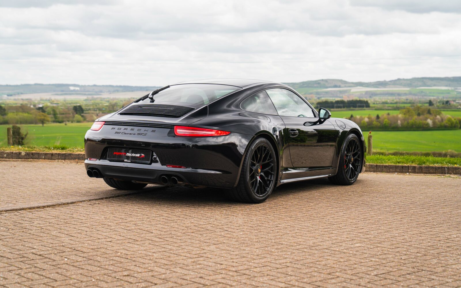991.1 GTS – Black 21