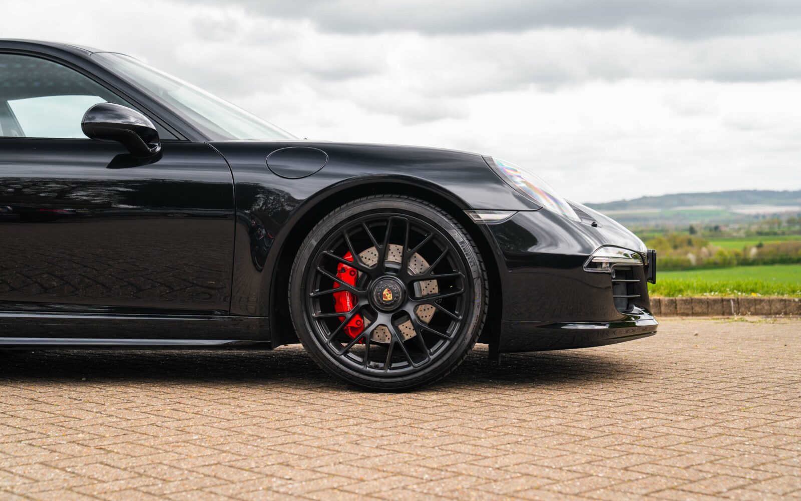 991.1 GTS – Black 35