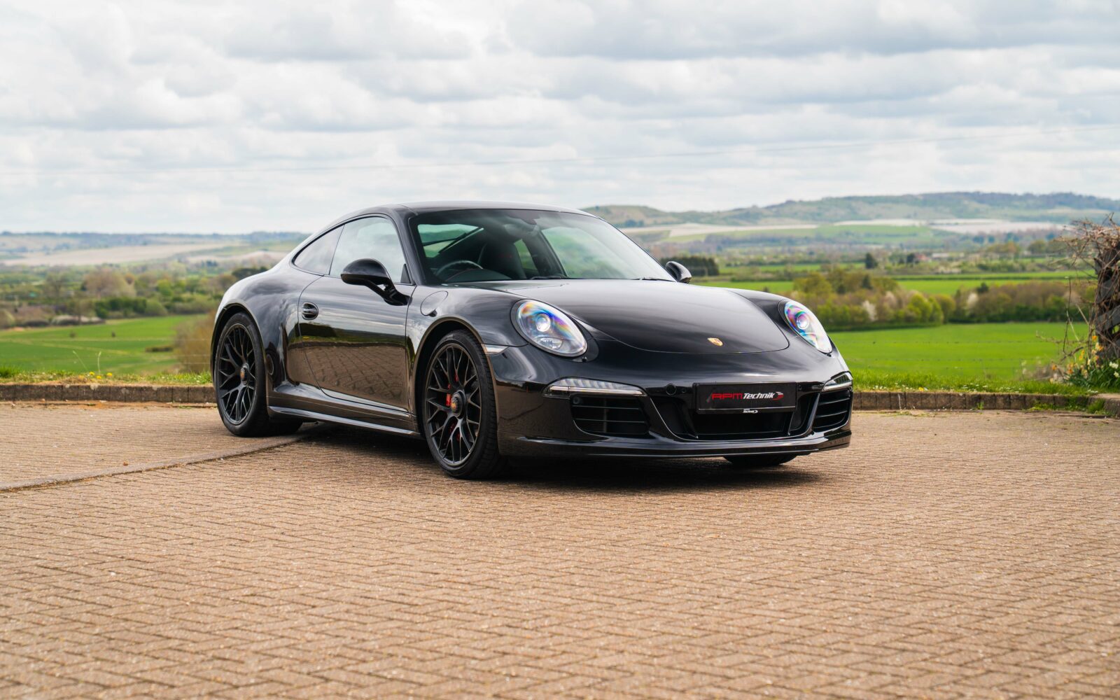 991.1 GTS – Black 4
