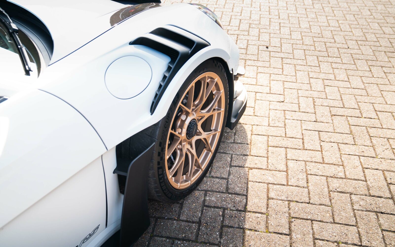 992 GT3RS MR – White LHD 10