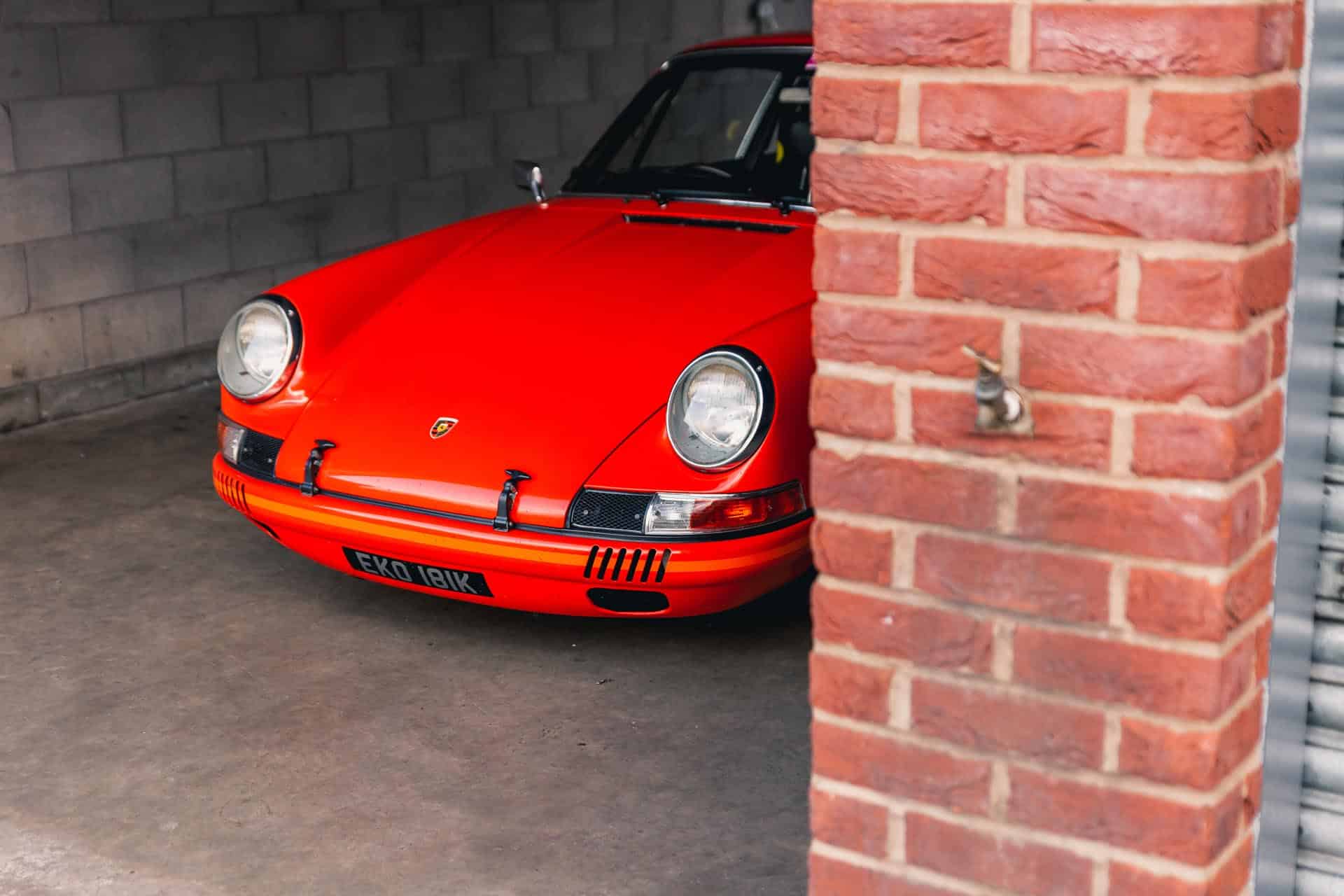 911-long-bonnet-in-paddock