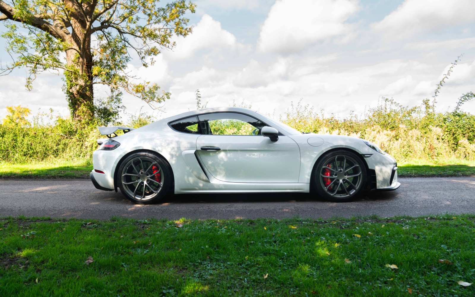 718 GT4 white 19
