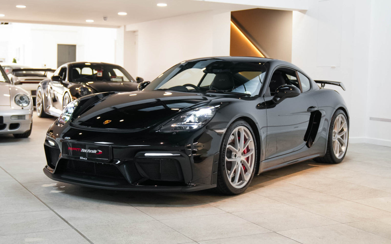 718 GT4-16