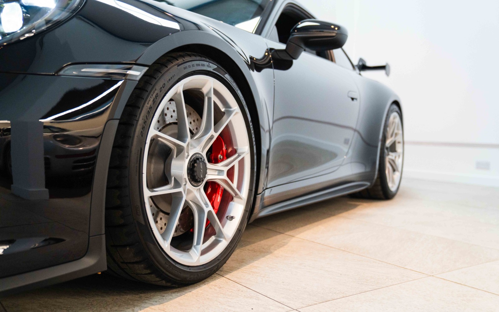 992.1 GT3 black 5
