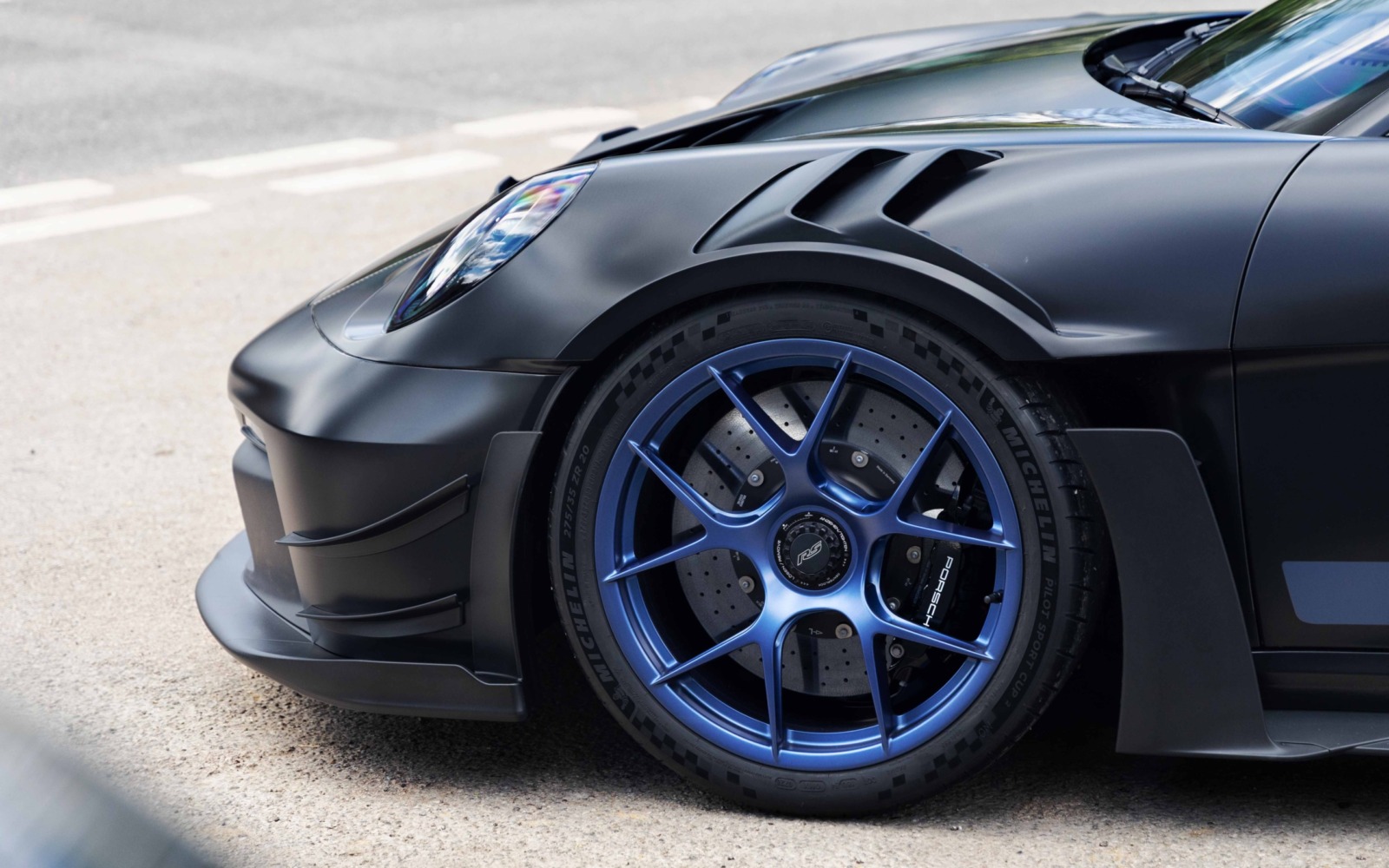 Front Arch & Wheel detail